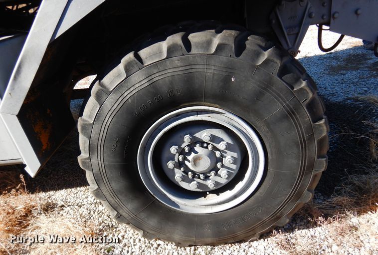 image for item JJ9704 1981 Oshkosh  dump truck