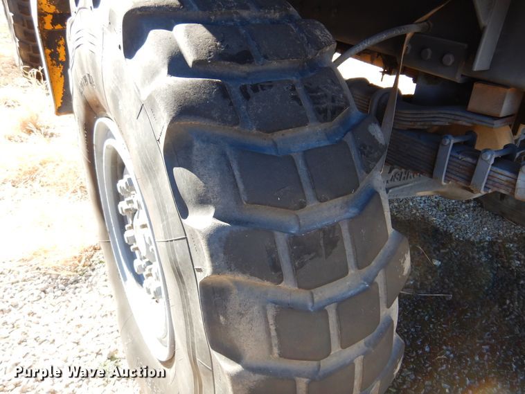 image for item JJ9704 1981 Oshkosh  dump truck