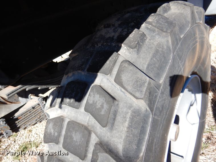 image for item JJ9704 1981 Oshkosh  dump truck