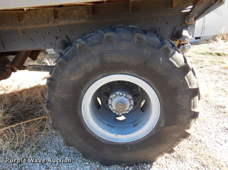 image for item JJ9704 1981 Oshkosh  dump truck