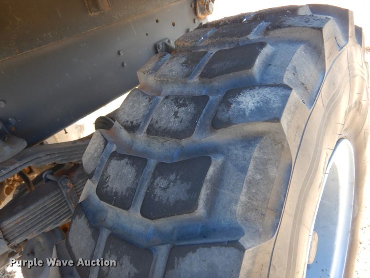 image for item JJ9704 1981 Oshkosh  dump truck