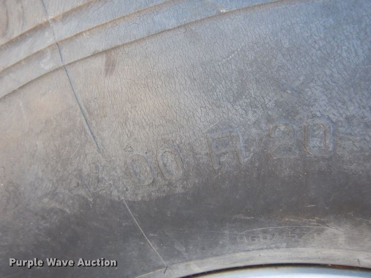 image for item JJ9704 1981 Oshkosh  dump truck