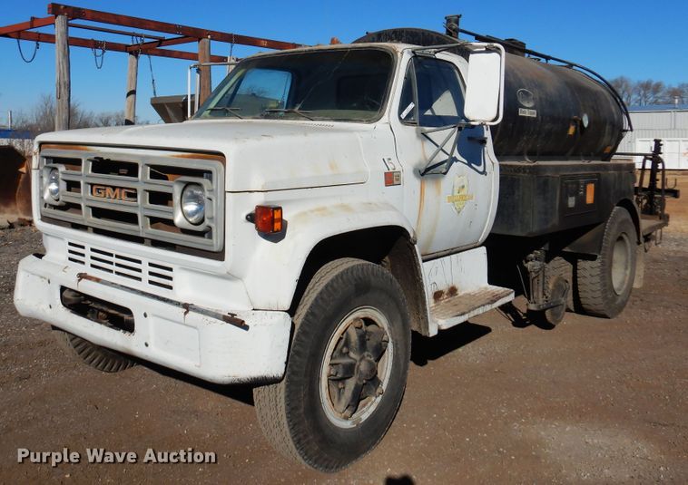 image for item JJ9705 1980 GMC 7000  oil distributor truck