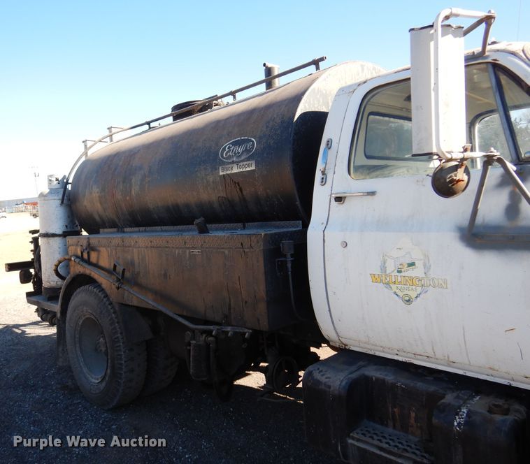 image for item JJ9705 1980 GMC 7000  oil distributor truck