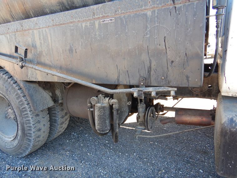 image for item JJ9705 1980 GMC 7000  oil distributor truck