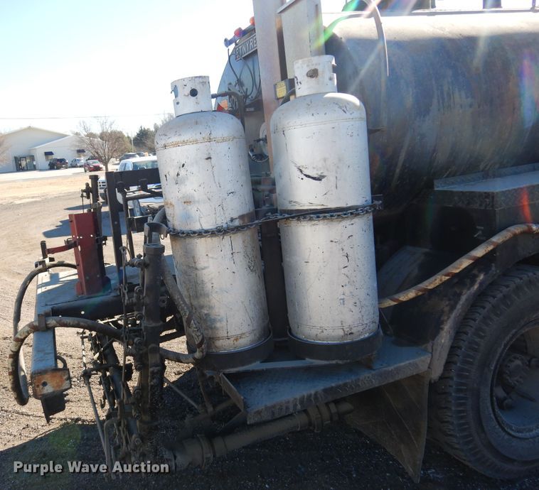 image for item JJ9705 1980 GMC 7000  oil distributor truck