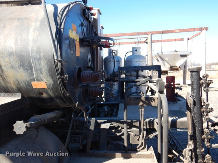 image for item JJ9705 1980 GMC 7000  oil distributor truck