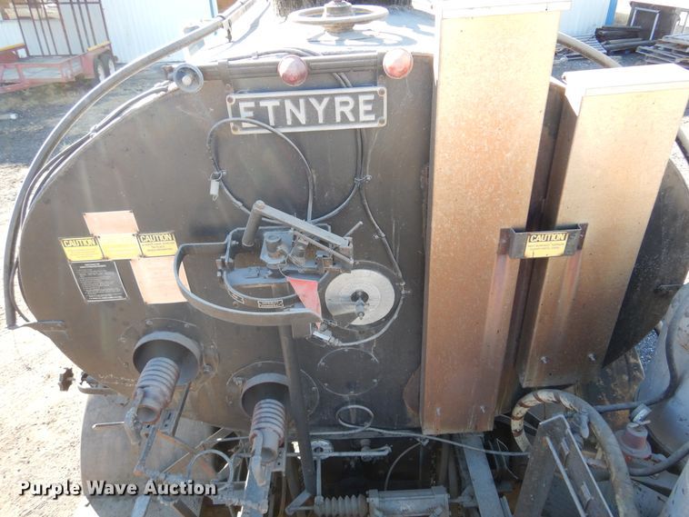 image for item JJ9705 1980 GMC 7000  oil distributor truck