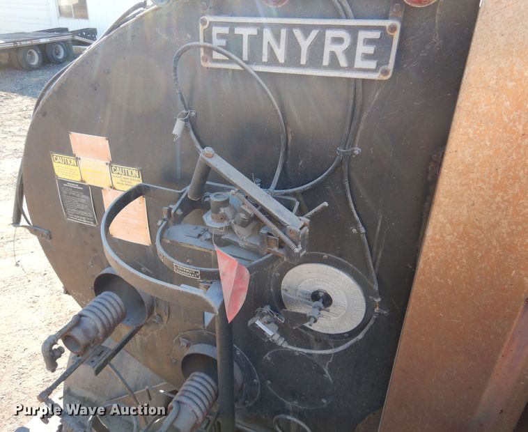 image for item JJ9705 1980 GMC 7000  oil distributor truck