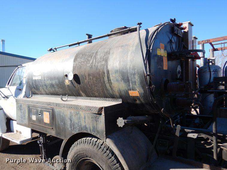 image for item JJ9705 1980 GMC 7000  oil distributor truck