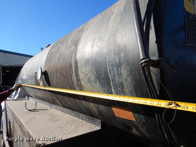 image for item JJ9705 1980 GMC 7000  oil distributor truck