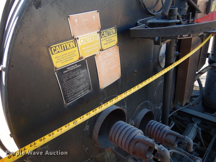 image for item JJ9705 1980 GMC 7000  oil distributor truck