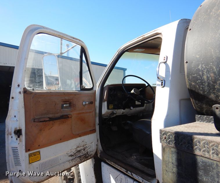 image for item JJ9705 1980 GMC 7000  oil distributor truck