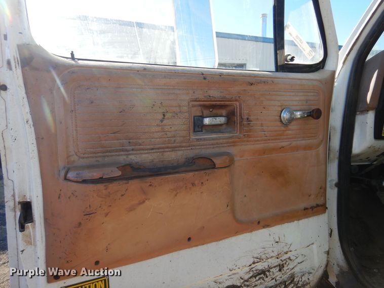 image for item JJ9705 1980 GMC 7000  oil distributor truck