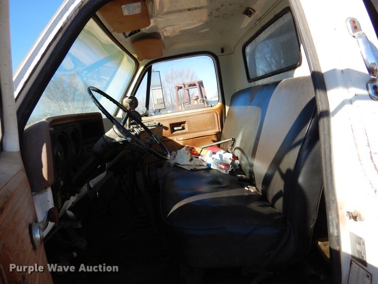 image for item JJ9705 1980 GMC 7000  oil distributor truck