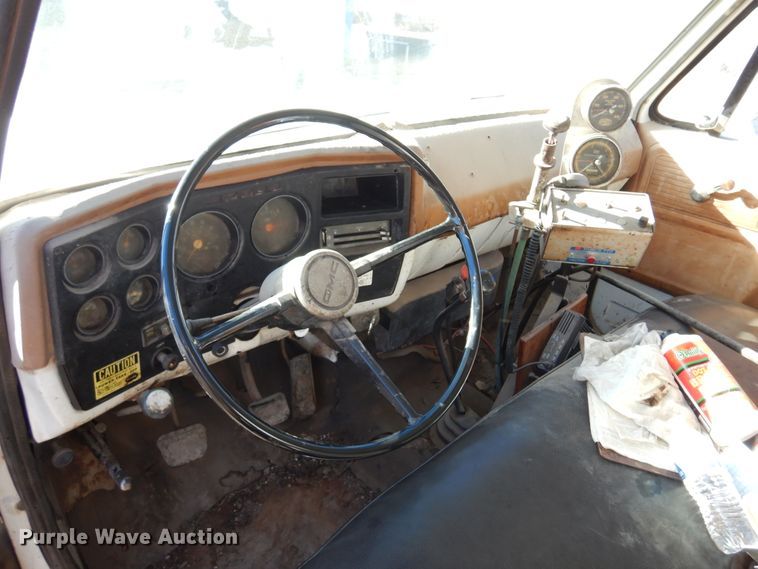 image for item JJ9705 1980 GMC 7000  oil distributor truck