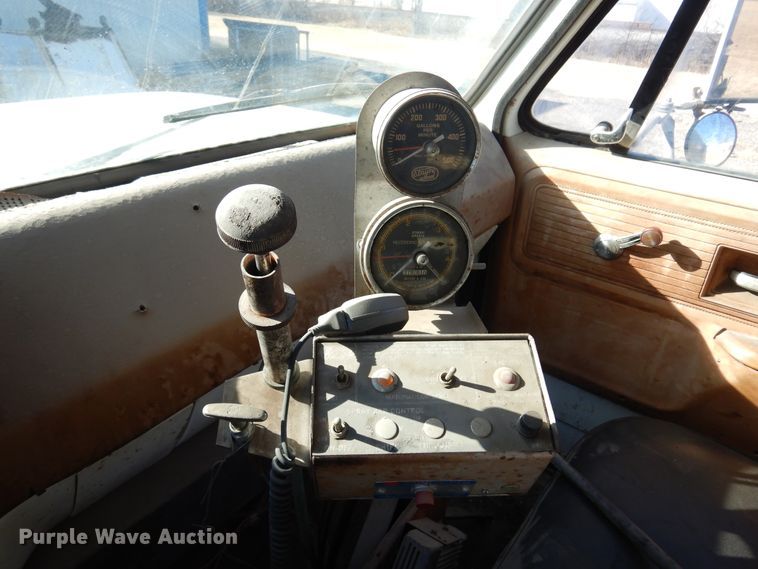 image for item JJ9705 1980 GMC 7000  oil distributor truck