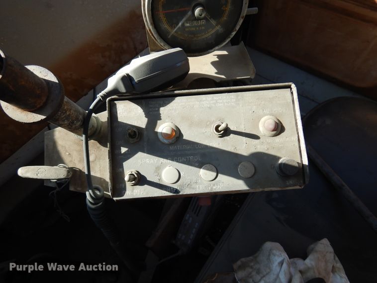 image for item JJ9705 1980 GMC 7000  oil distributor truck