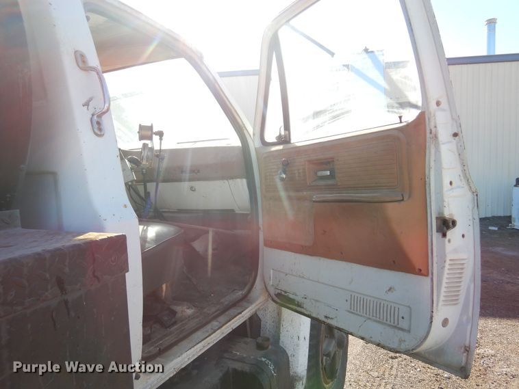 image for item JJ9705 1980 GMC 7000  oil distributor truck