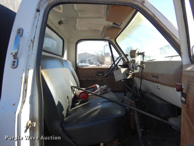 image for item JJ9705 1980 GMC 7000  oil distributor truck