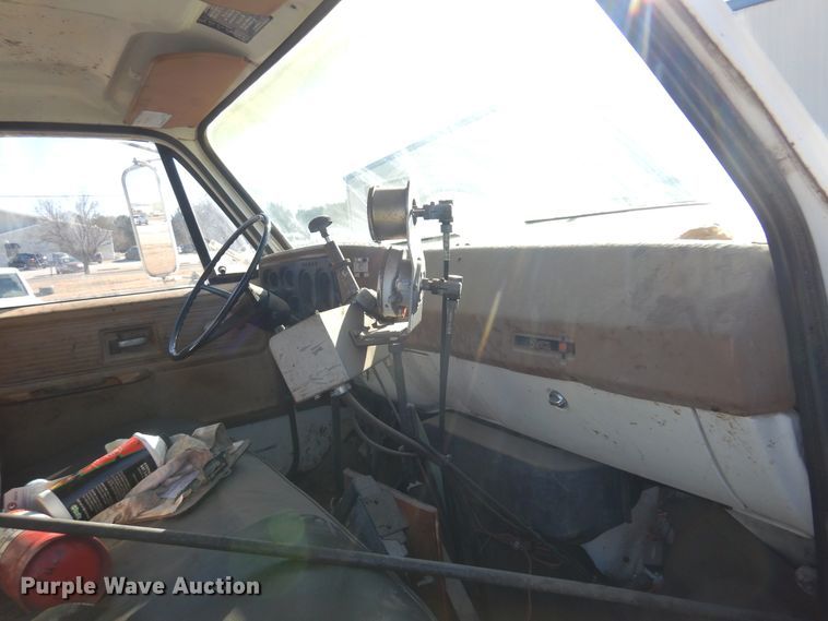 image for item JJ9705 1980 GMC 7000  oil distributor truck