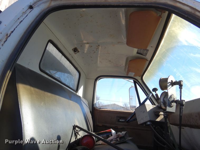 image for item JJ9705 1980 GMC 7000  oil distributor truck