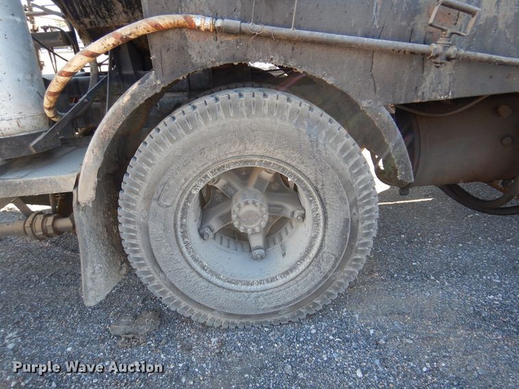 image for item JJ9705 1980 GMC 7000  oil distributor truck