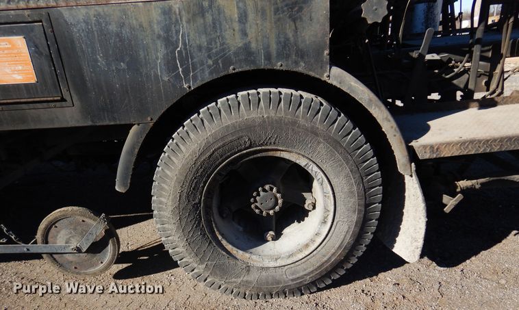 image for item JJ9705 1980 GMC 7000  oil distributor truck