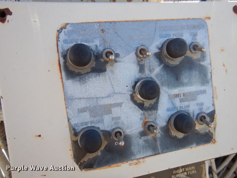 image for item JJ9710 1989 Cedarapids CR-461  paver