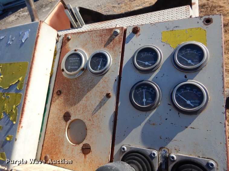 image for item JJ9710 1989 Cedarapids CR-461  paver