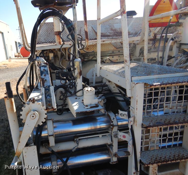 image for item JJ9710 1989 Cedarapids CR-461  paver