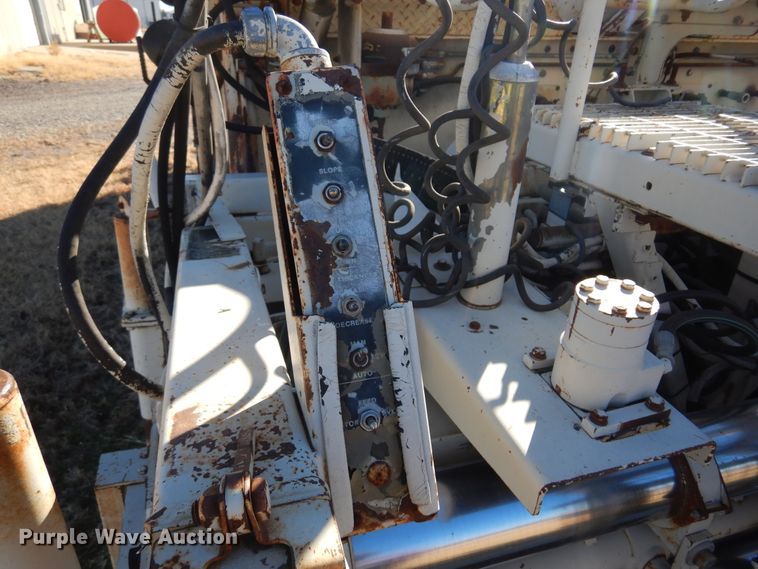 image for item JJ9710 1989 Cedarapids CR-461  paver