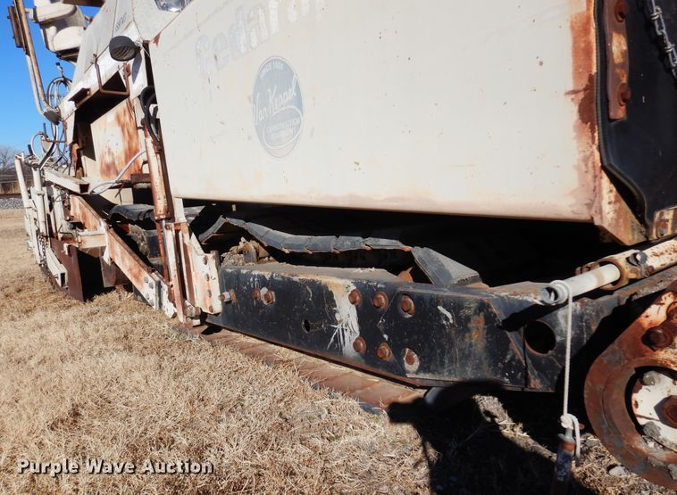 image for item JJ9710 1989 Cedarapids CR-461  paver