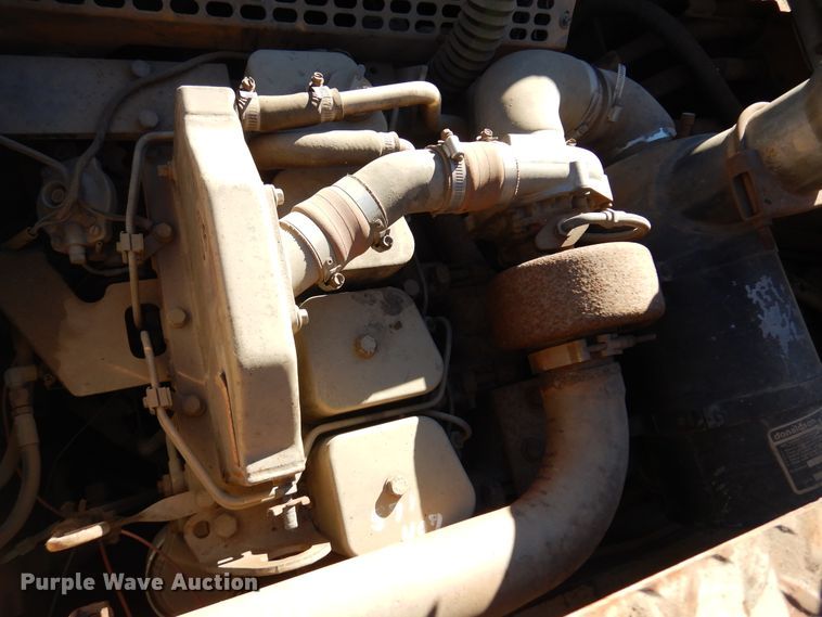 image for item JJ9710 1989 Cedarapids CR-461  paver