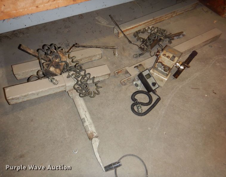 image for item JJ9710 1989 Cedarapids CR-461  paver