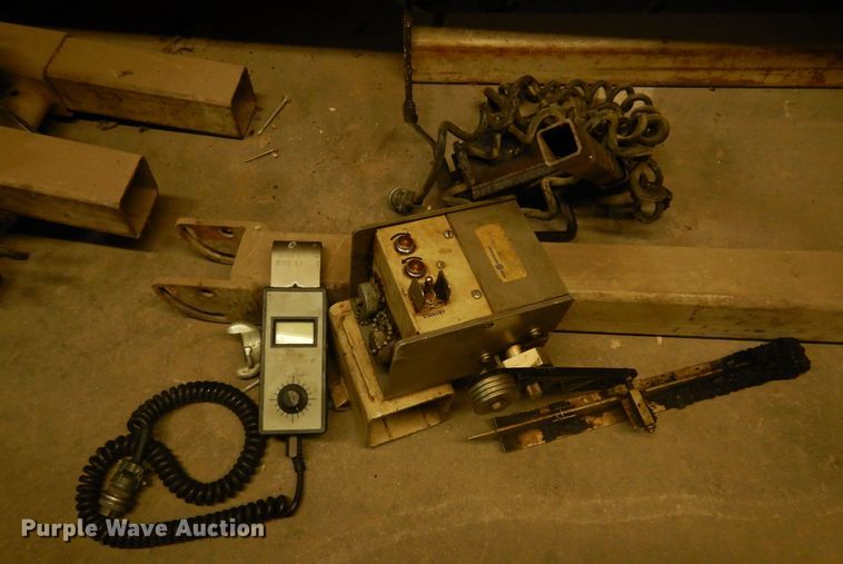 image for item JJ9710 1989 Cedarapids CR-461  paver