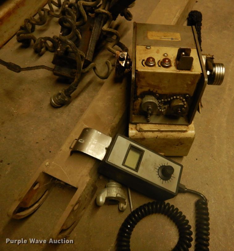 image for item JJ9710 1989 Cedarapids CR-461  paver