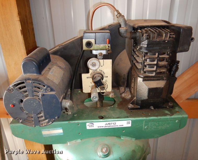 image for item JJ9712 Speedaire  air compressor