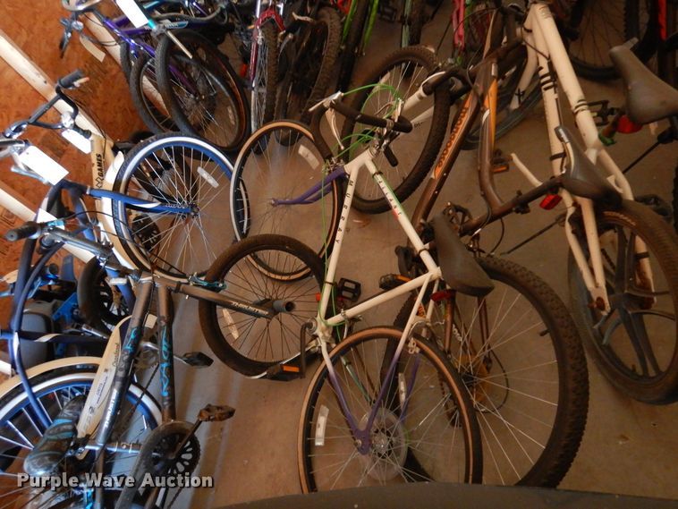 image for item JJ9713 Approximately 22 bicycles