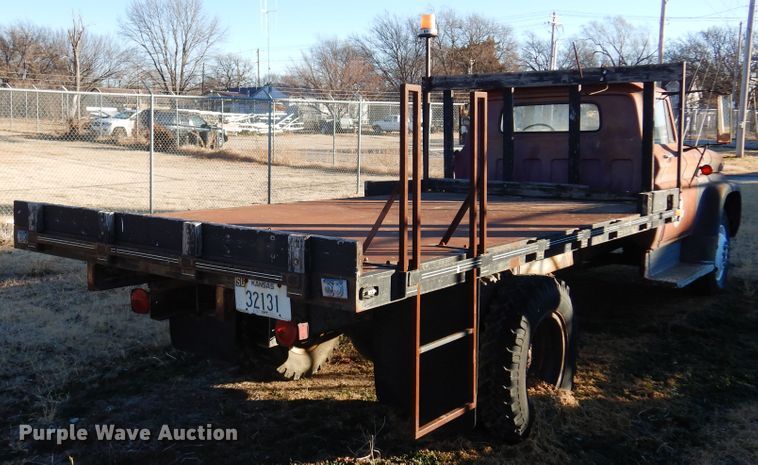 image for item JJ9719 1965 GMC 4000  flatbed truck