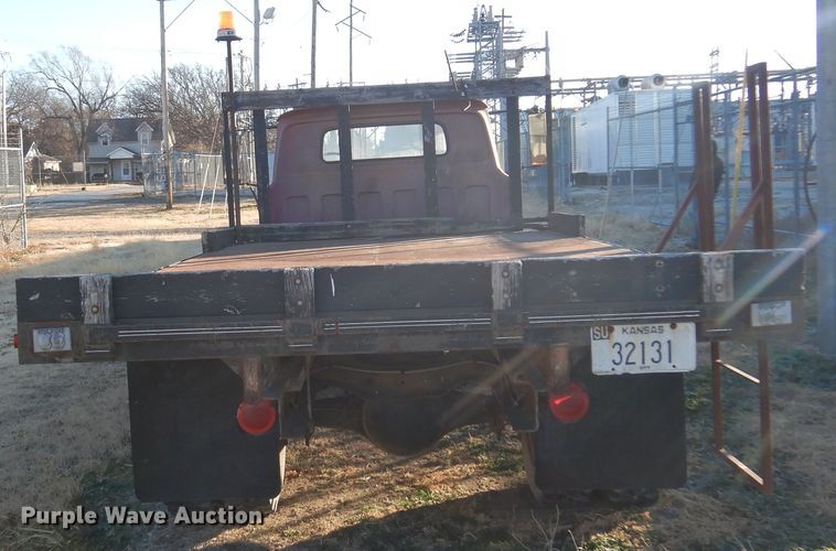 image for item JJ9719 1965 GMC 4000  flatbed truck