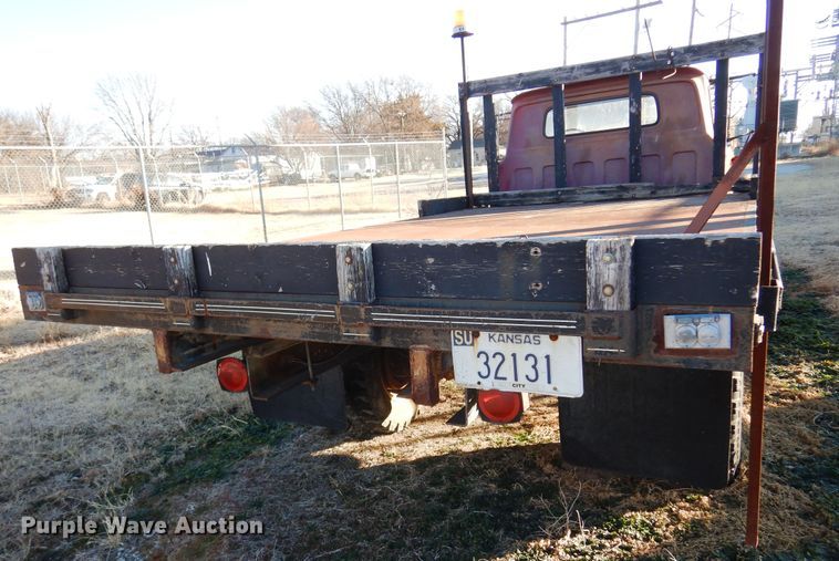 image for item JJ9719 1965 GMC 4000  flatbed truck