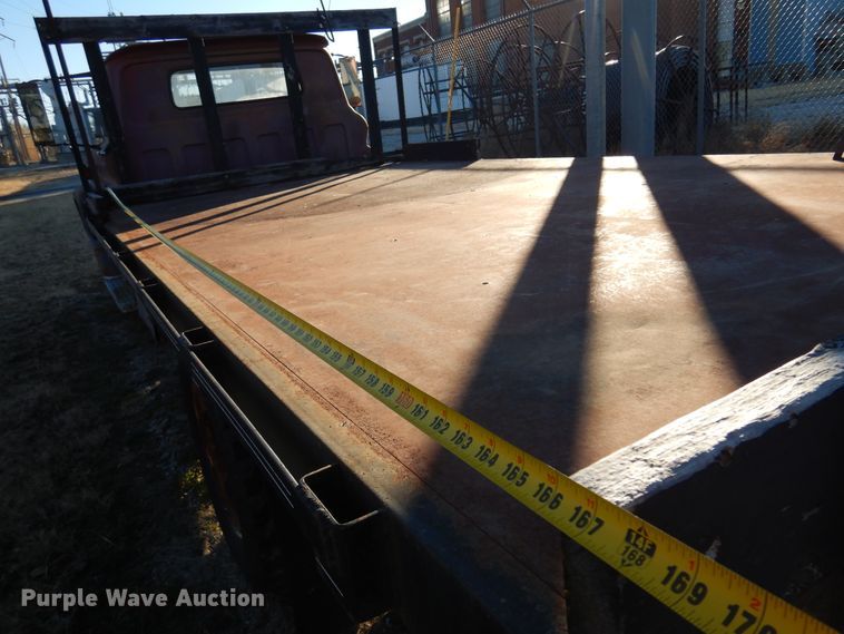 image for item JJ9719 1965 GMC 4000  flatbed truck