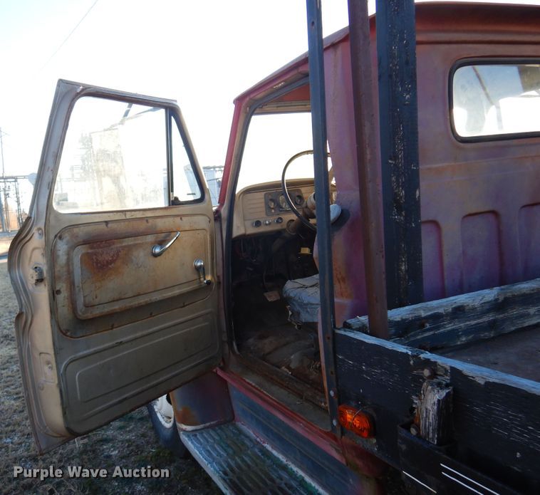 image for item JJ9719 1965 GMC 4000  flatbed truck