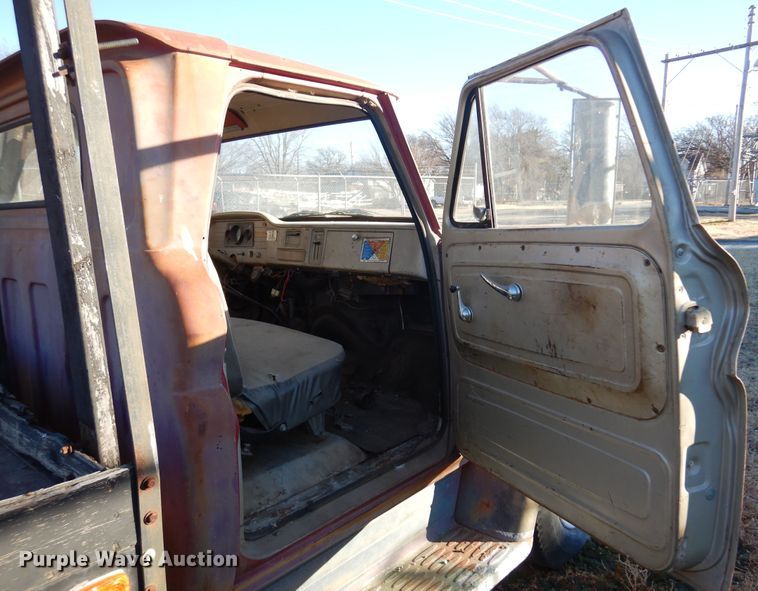 image for item JJ9719 1965 GMC 4000  flatbed truck