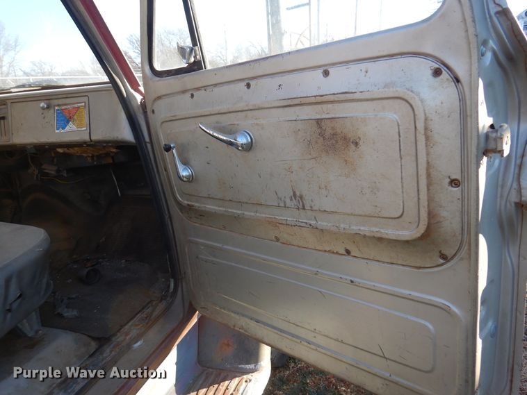 image for item JJ9719 1965 GMC 4000  flatbed truck