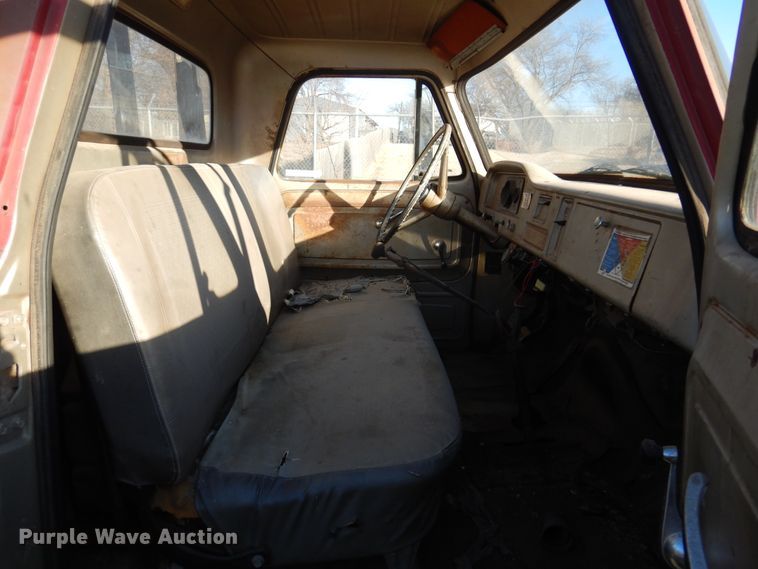 image for item JJ9719 1965 GMC 4000  flatbed truck