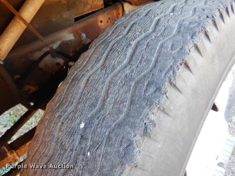 image for item JJ9719 1965 GMC 4000  flatbed truck