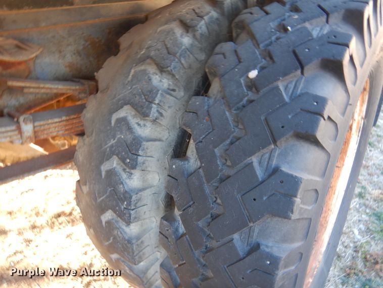 image for item JJ9719 1965 GMC 4000  flatbed truck