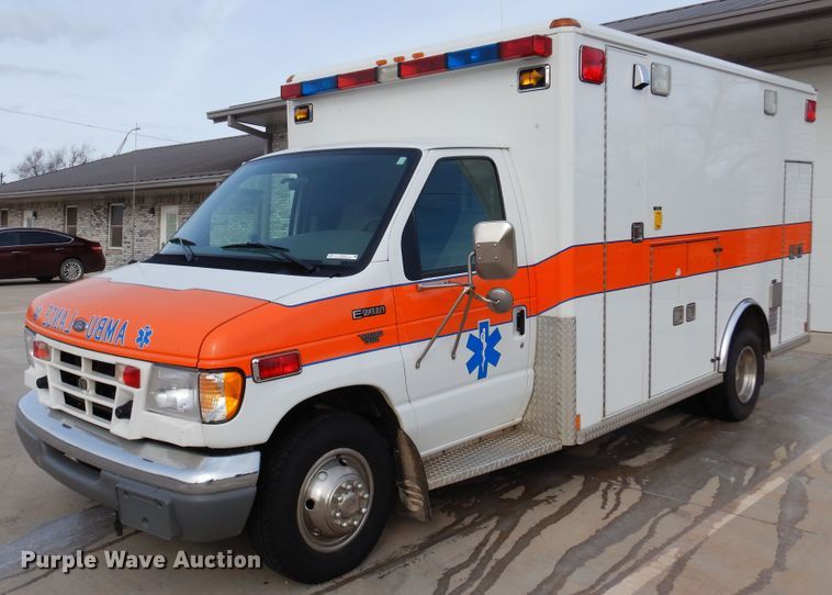 image for item JJ9725 1999 Ford E450 Super Duty  ambulance